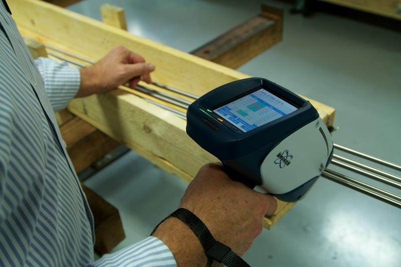 製造業でのPMI（材質確認）